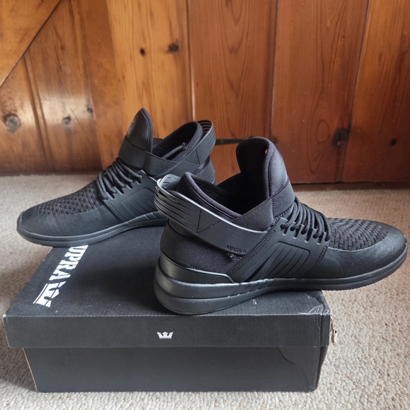 Supra Skytop 5 - Like new, Only Worn 3 Times. All BLACK. With Original Box. - Picture 2 of 4